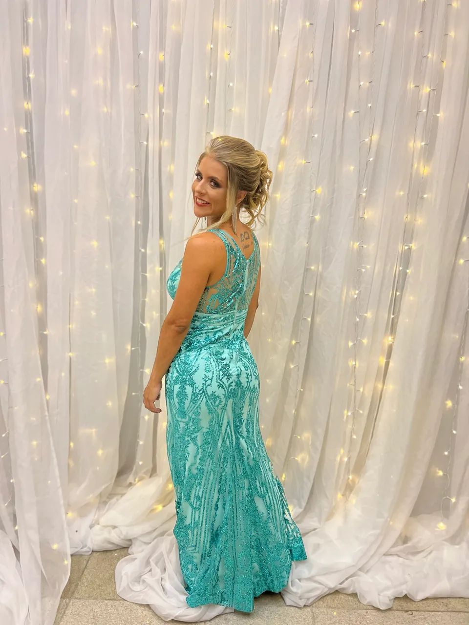 Vestido para festas com brilhos usado uma vez  - Foto 4