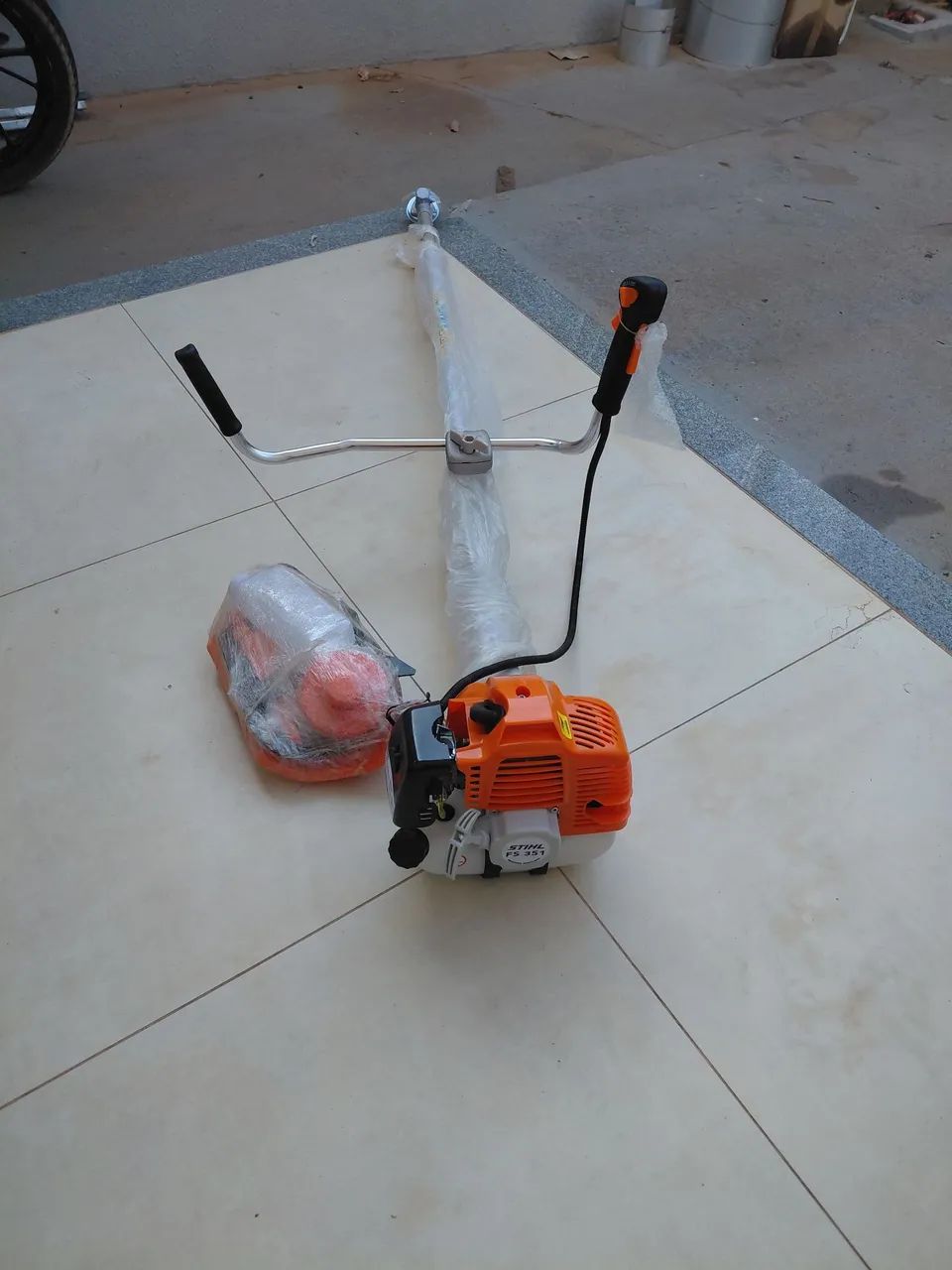 Vendo rocadeira stihl FS 351 sem uso  - Foto 2