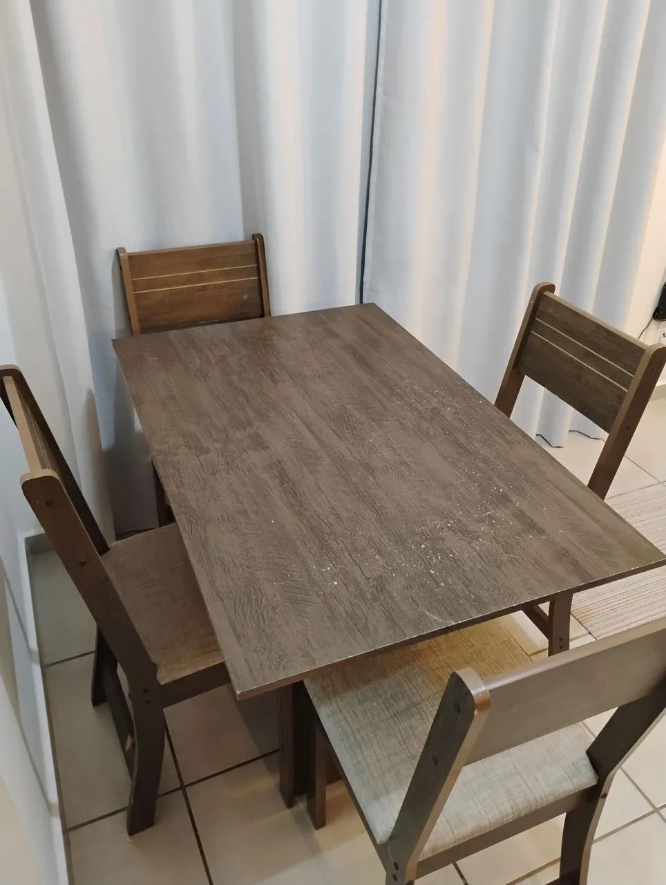 Mesa Retangular com 4 cadeiras 