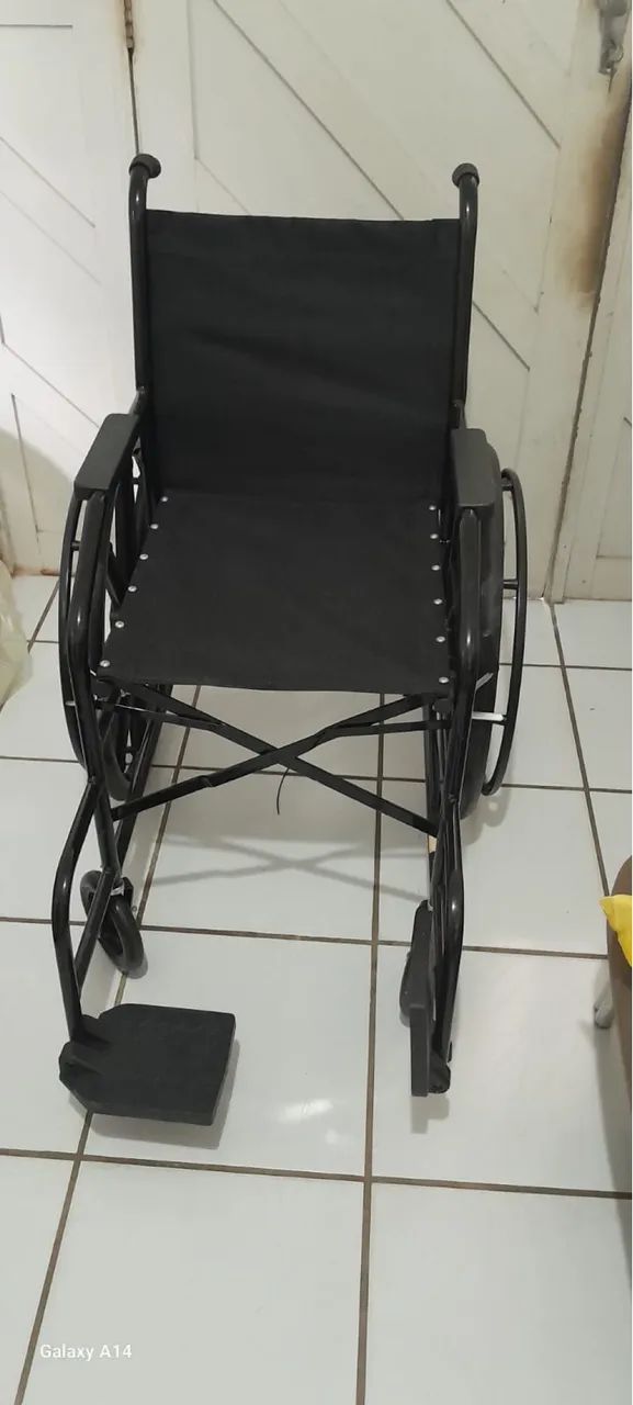 Cadeira de rodas nova 