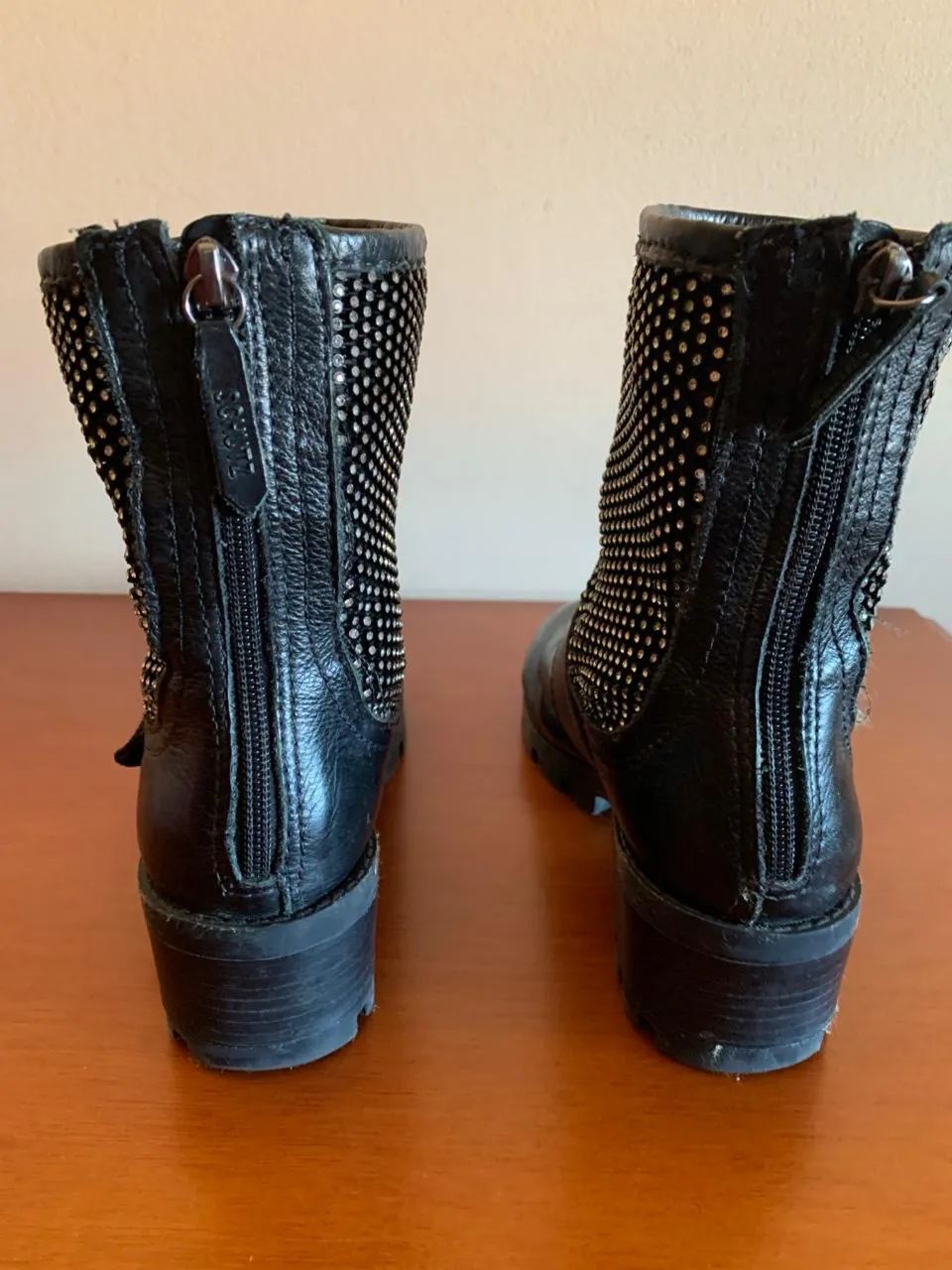 bota preta schutz em couro legítimo  - Foto 4