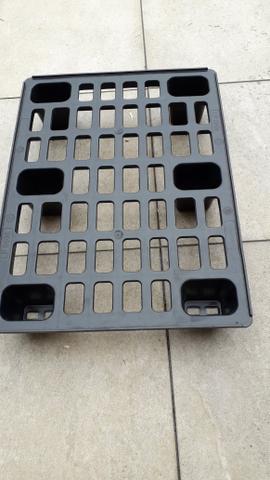 Pallet de plástico 0,80x0,60 R$20reais - Foto 2