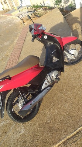 VENDO BIZ VERMELHA 2006. ATRASADA