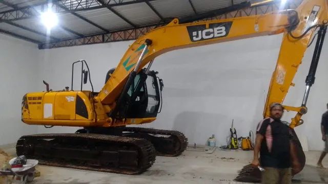 Trator Escavadeira esteira Jcb 200 