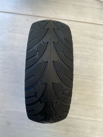 Pneu rigido sem câmara novo para patinetes na medida 200x60