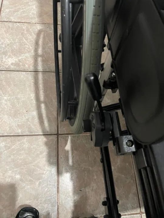 Cadeira de Rodas Reclinável de Alumínio  - Foto 3