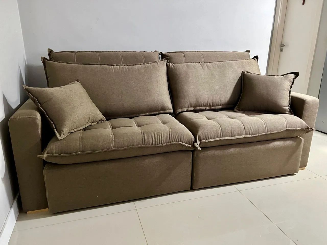 Sofá cama sem caixaria mais confortável e lindo  - Foto 4