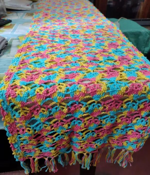 Caminho de mesa em crochê colorido - Foto 2