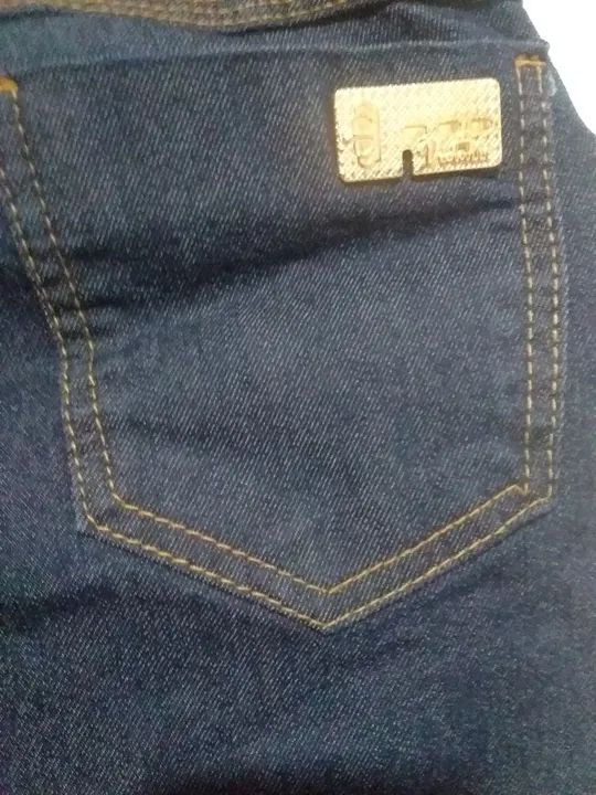 Calça  jeans feminina  com botões  laycra número 38 - Foto 3