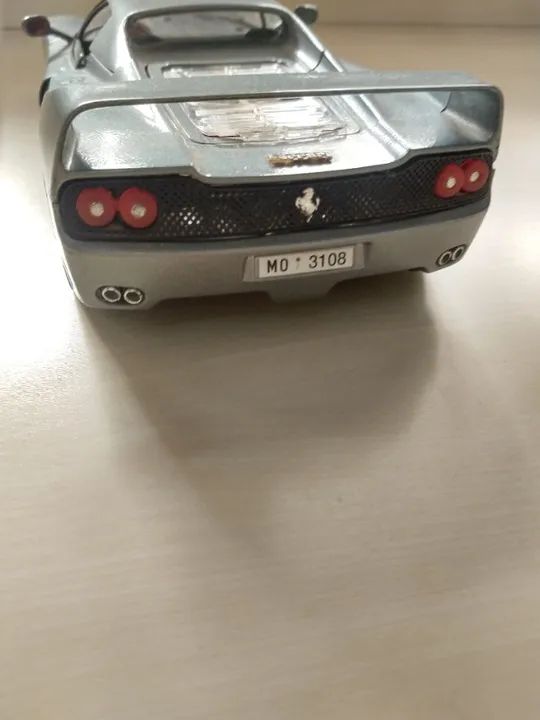 Miniatura Ferrari F50 Bburago 1:18 Cinza Metálico - Foto 4