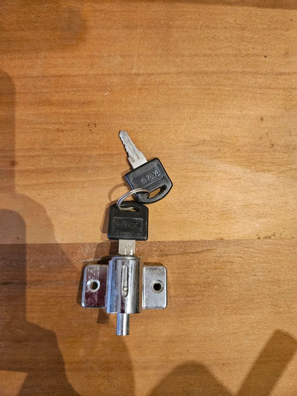 Fechadura  segurança  janela de correr Papaiz - NOVA - Foto 2