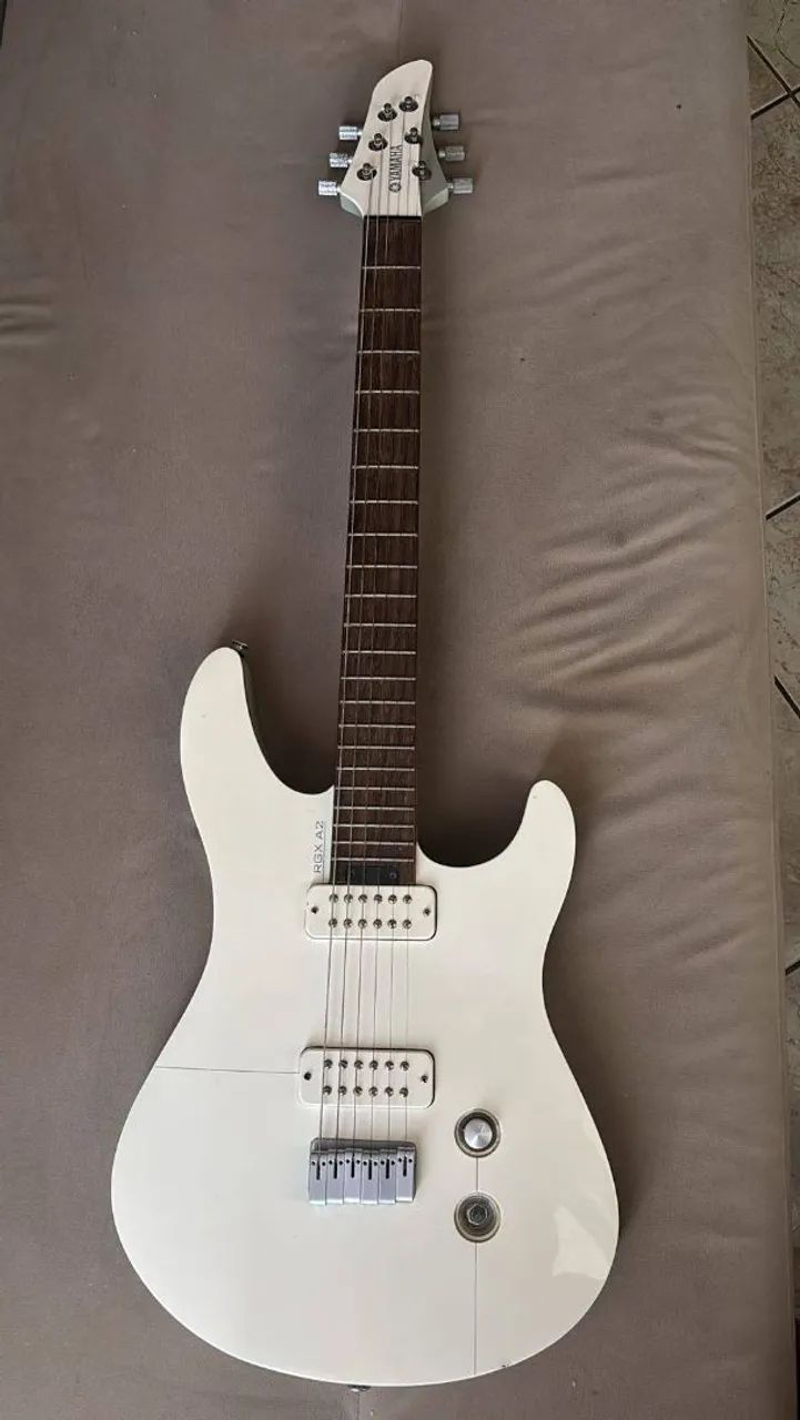 Guitarra Yamaha RGX A2 Branca - Equipamentos e Acessórios de Som
