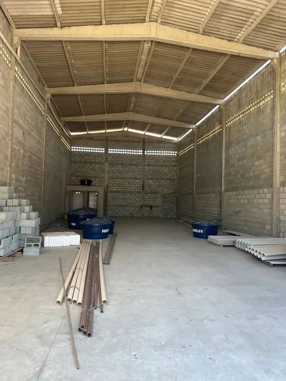 ALUGA-SE GALPÃO  ÓTIMA LOCALIZAÇÃO - Foto 4
