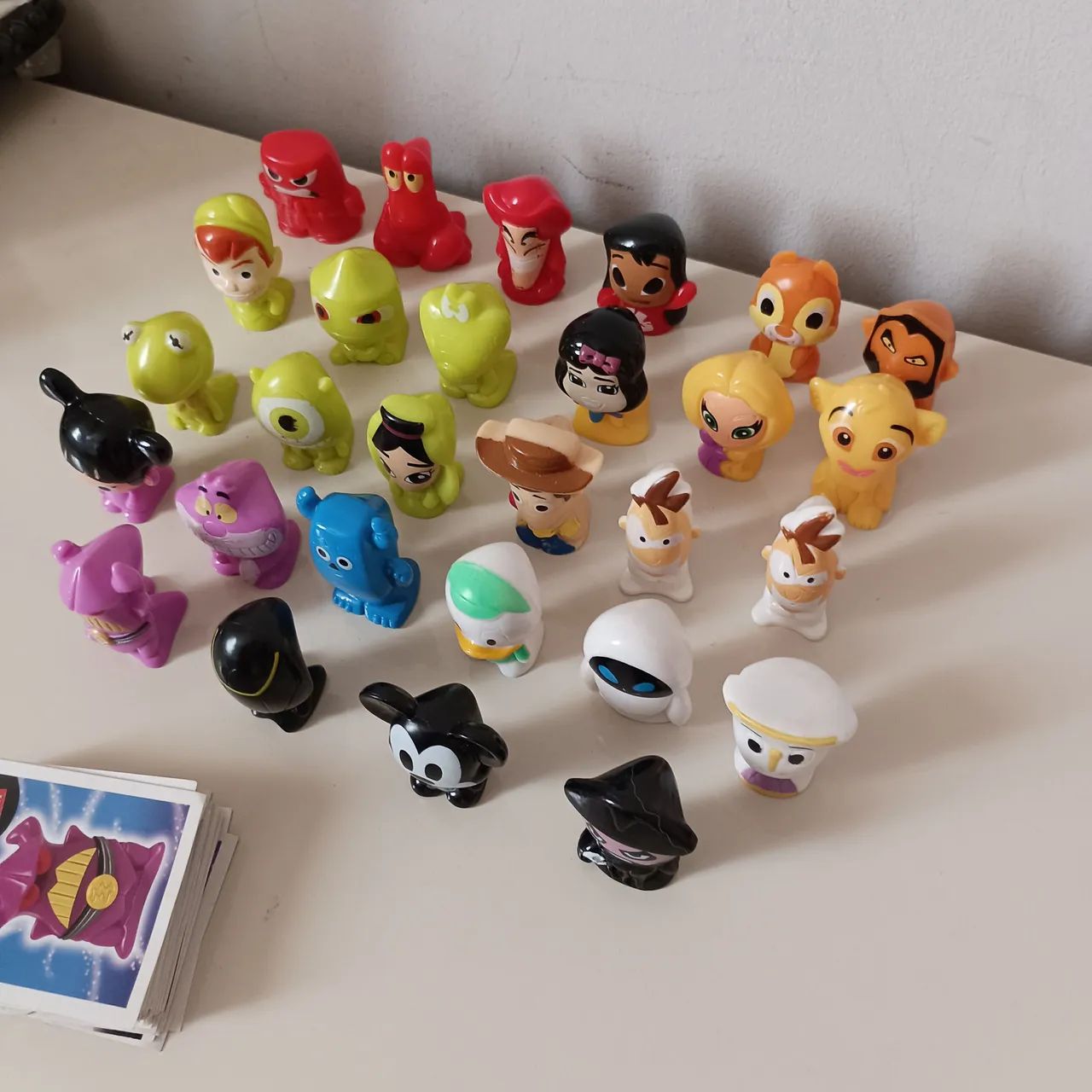 Coleção de gogos com figurinhas  - Foto 2