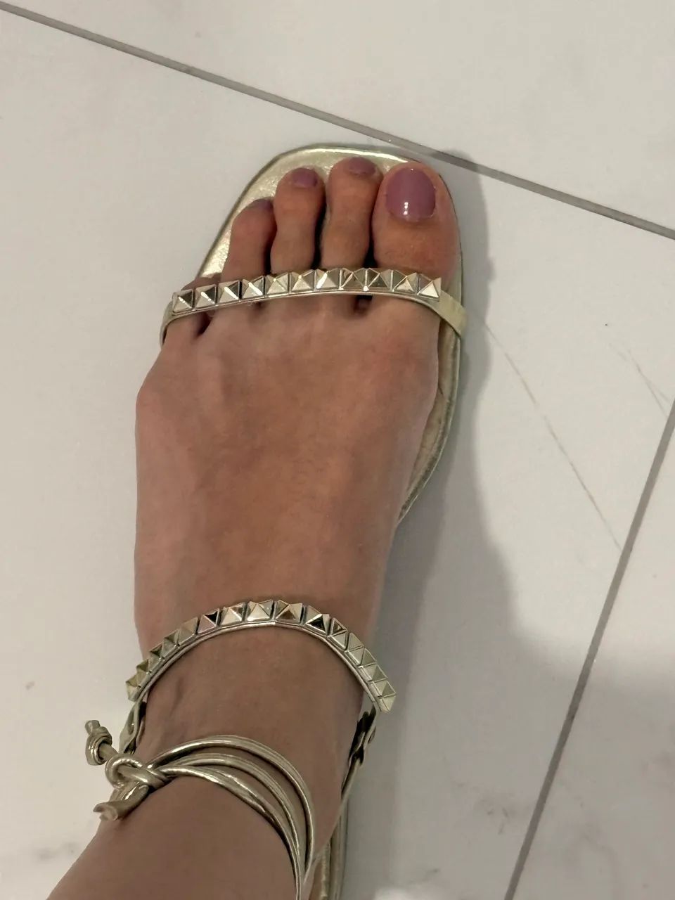 Rasteira com saltinho dourada - Foto 2