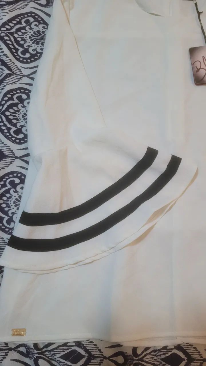 Blusa Branca com Detalhes nas Mangas - Foto 2