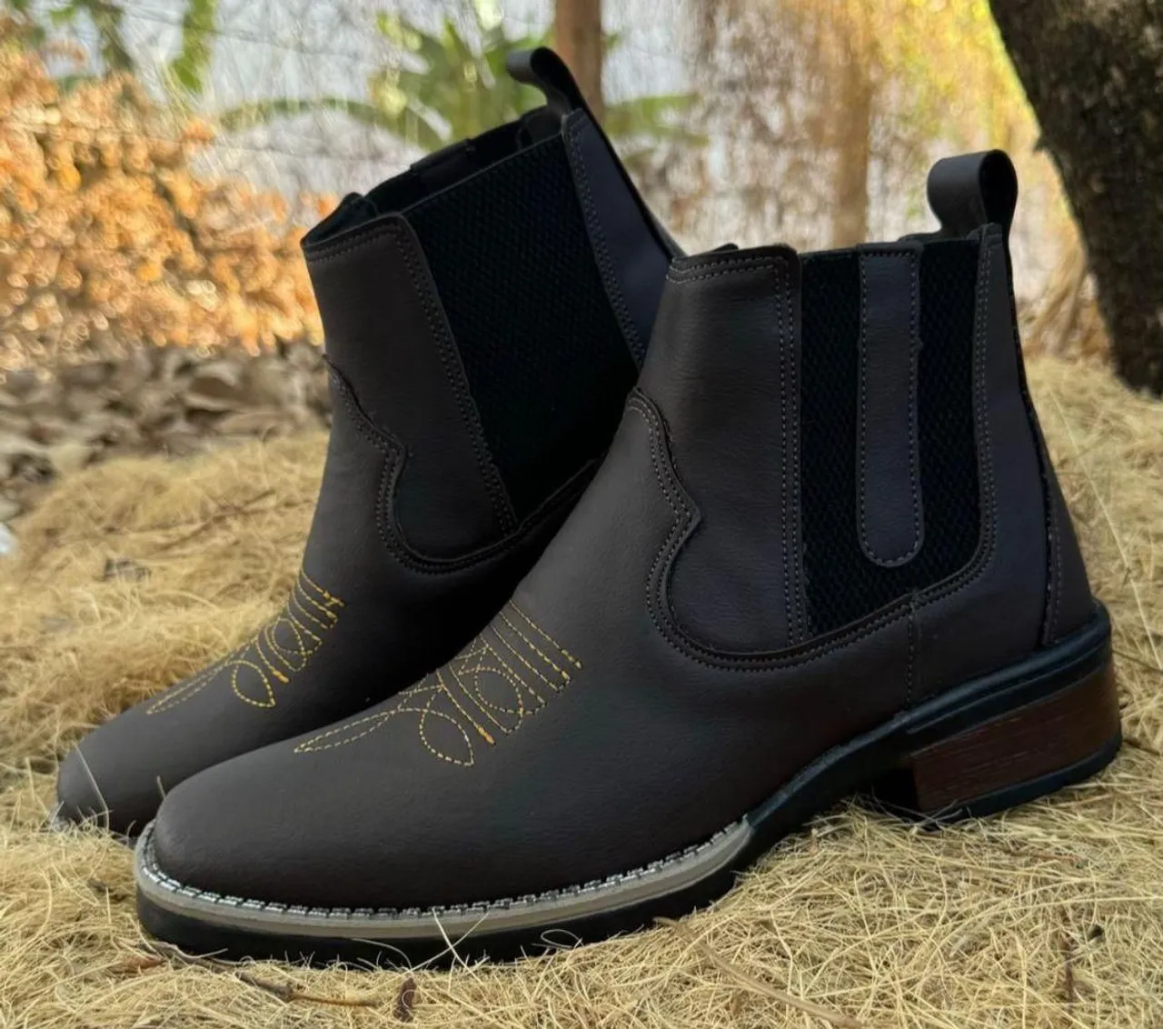Botas Country em Couro Marrom