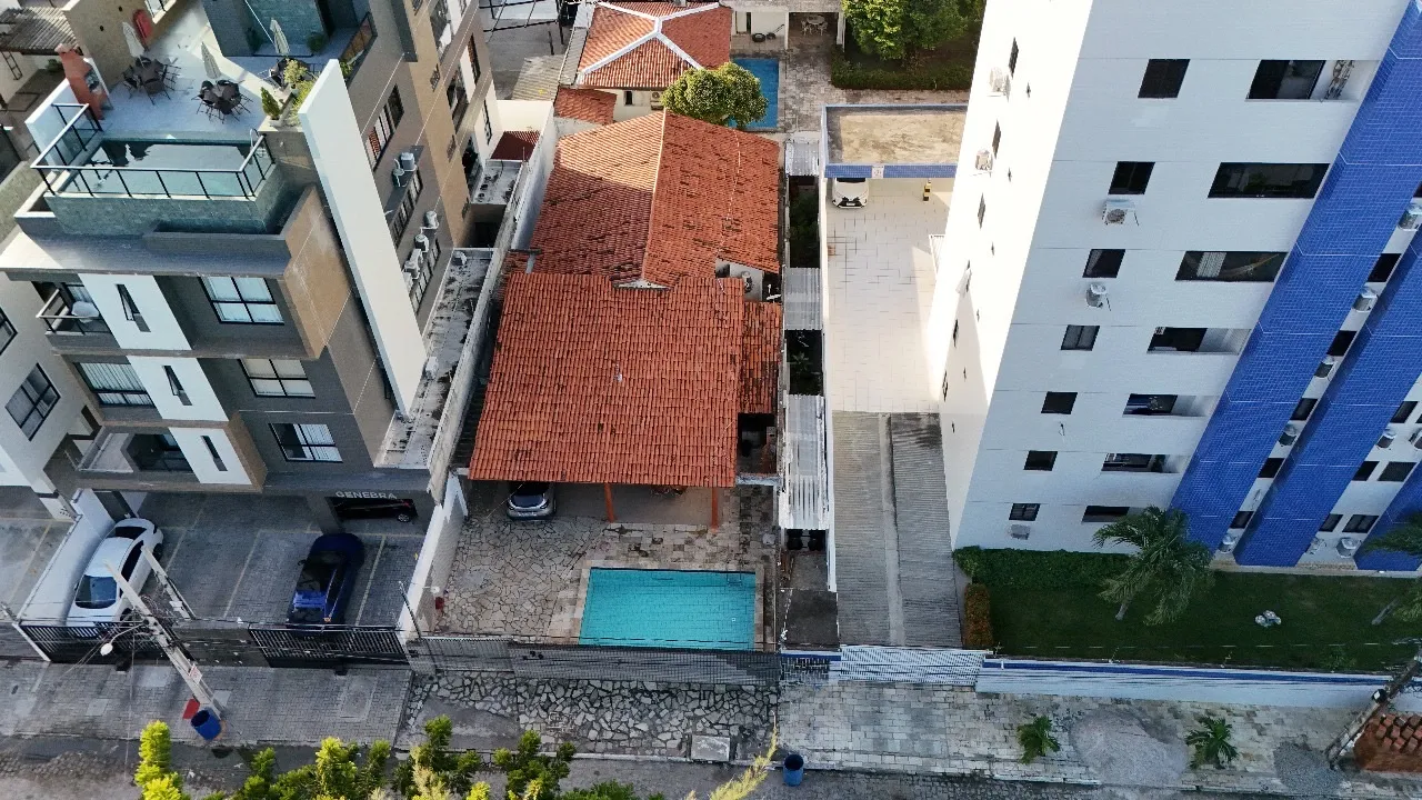 Casa com terreno ótimo para construção/incorporação