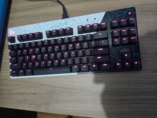 Teclado Gamer Mecânico Logitech G PRO K/DA League of Legends - Foto 2