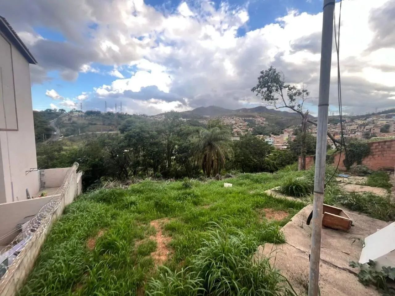 Lote de esquina com aproximadamente 1.221 0 m² com leve declive. - Foto 4