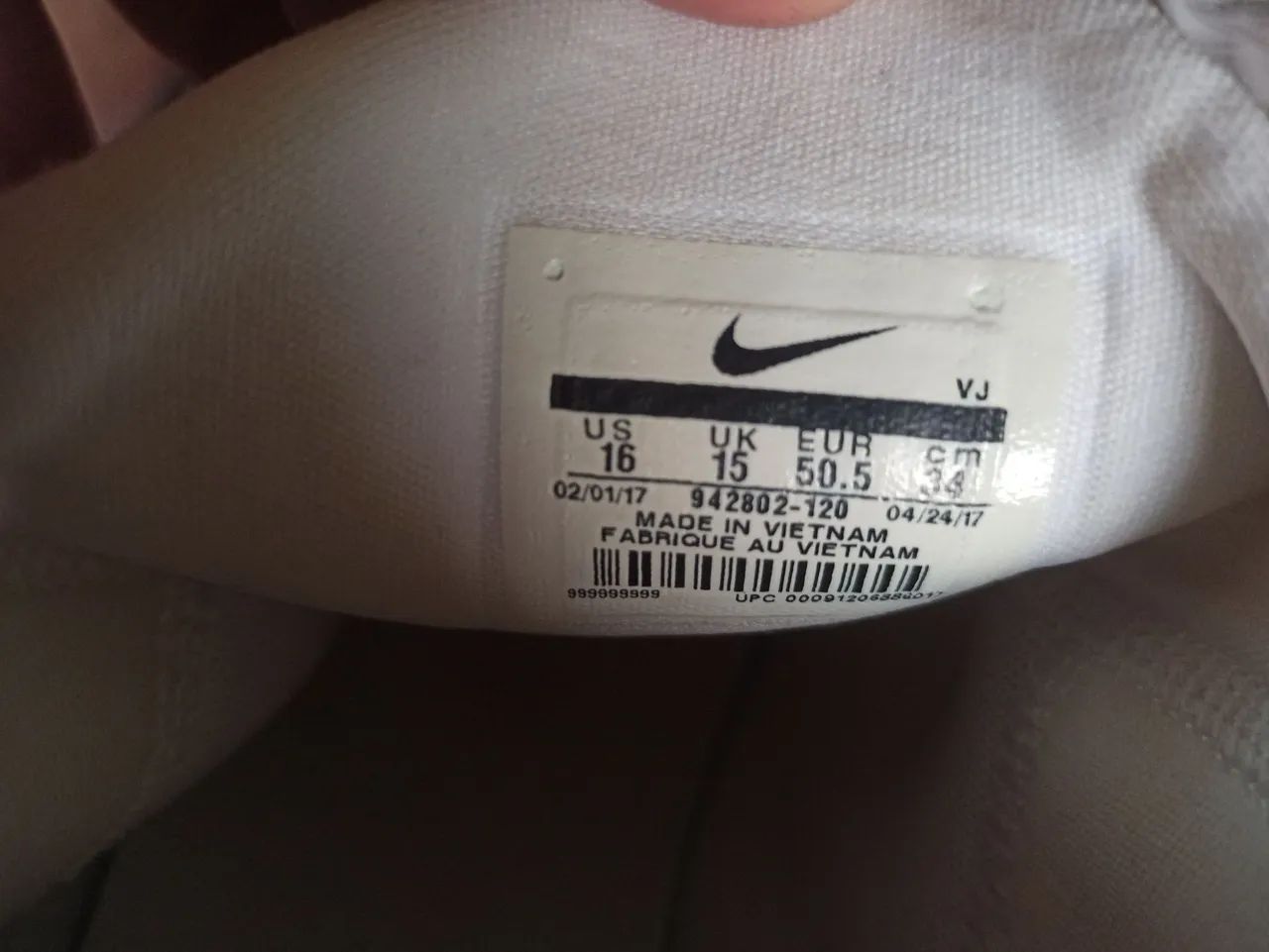 Tênis Nike Branco Com Detalhes em Verde - Foto 3