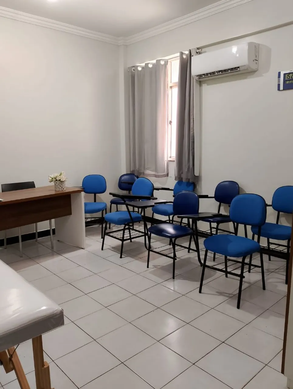 Cadeiras Azul com Prancheta para Escritório ou Sala de Aula