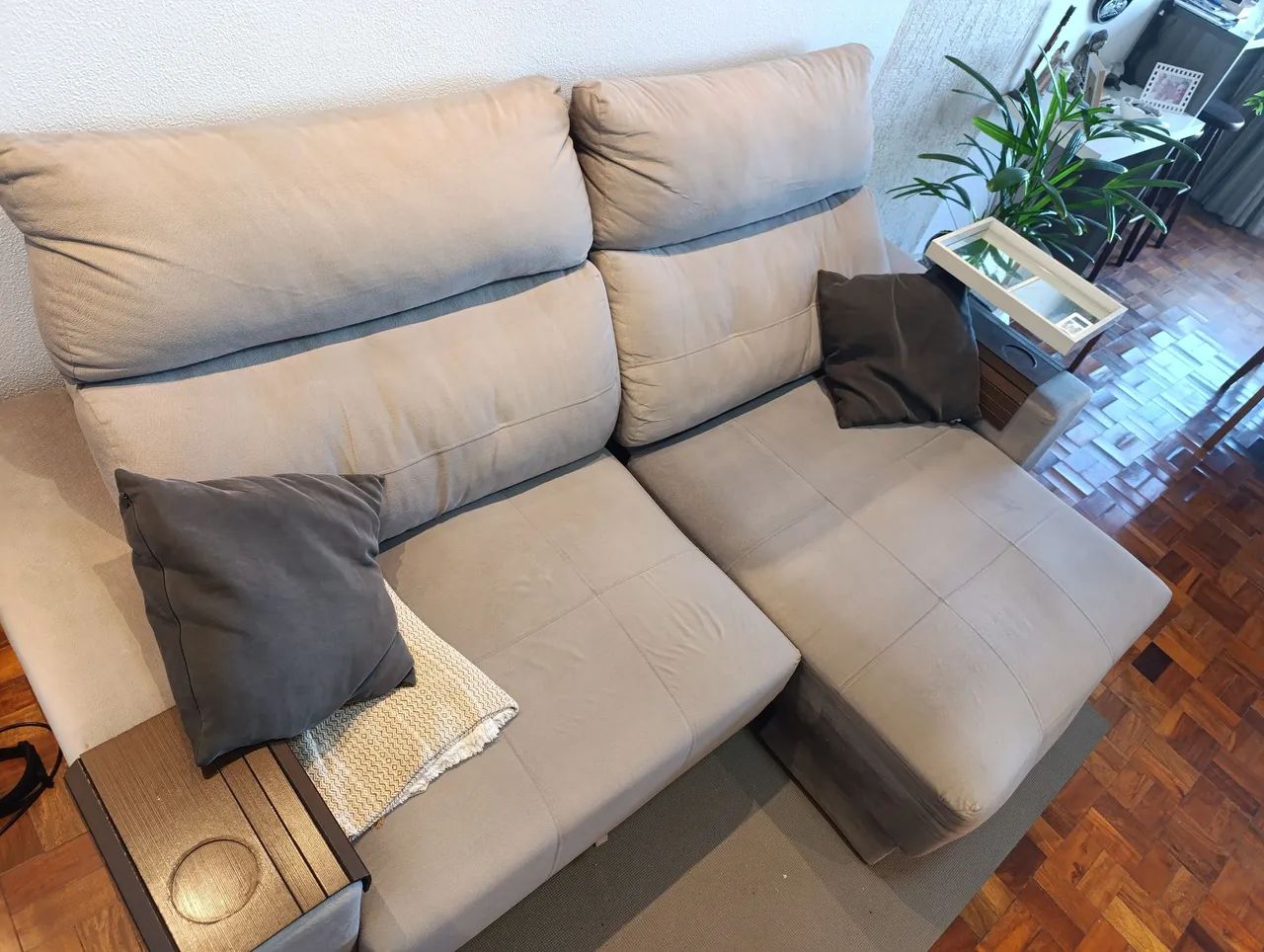 2-Seater Retractable Sofa64169234804867121