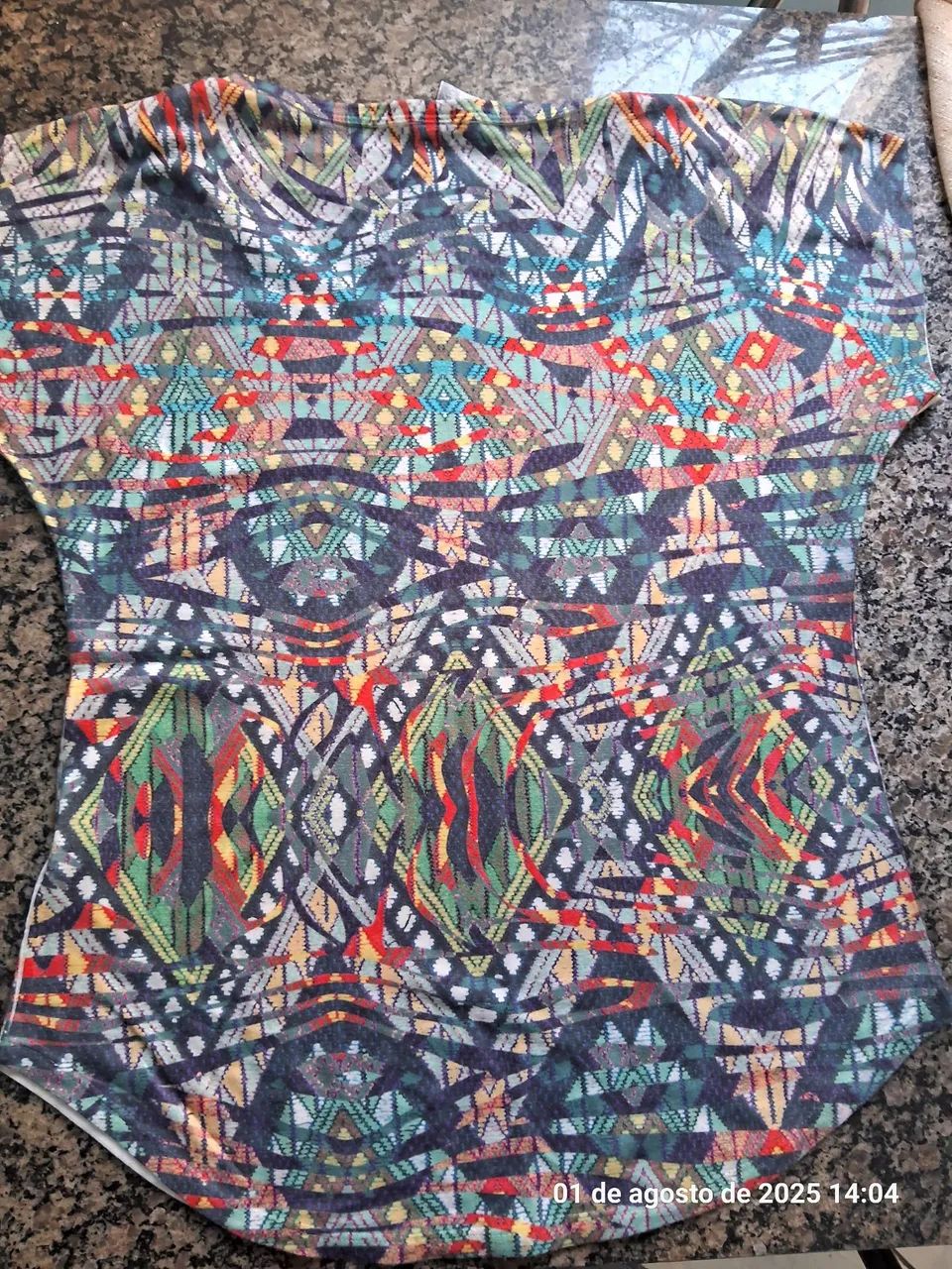 Camiseta Estampada Feminina Colorida - Foto 2