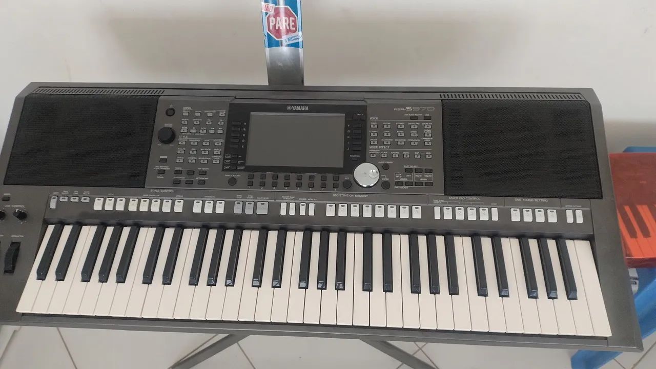 Teclado Yamaha psr s970 faço troca em moto ou iPhone 