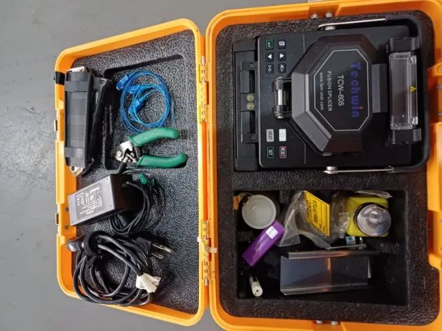 MÁQUINA DE FUSÃO DE FIBRA