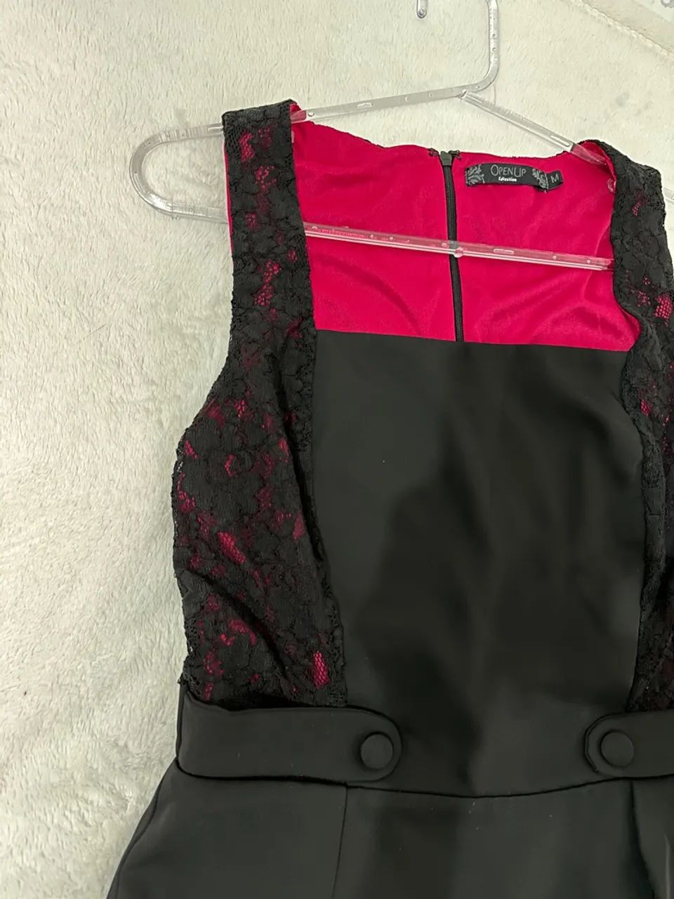 Vestido Open Up Preto com Detalhes em Renda
