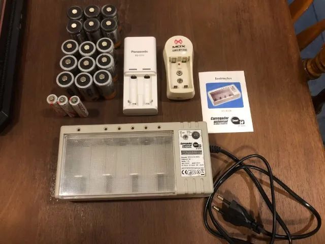 Carregador Universal De Pilhas e Baterias Smart Grátis 2 Carregadores/Pilhas Recarregáveis