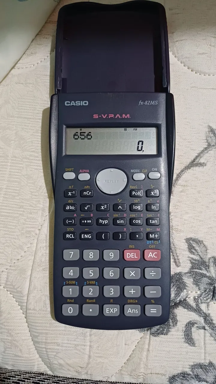 Calculadora Científica Casio FX-82MS