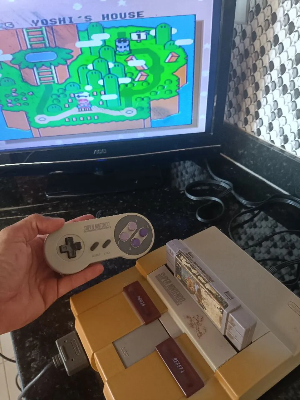 Super Nintendo com Super Mario World e Controle