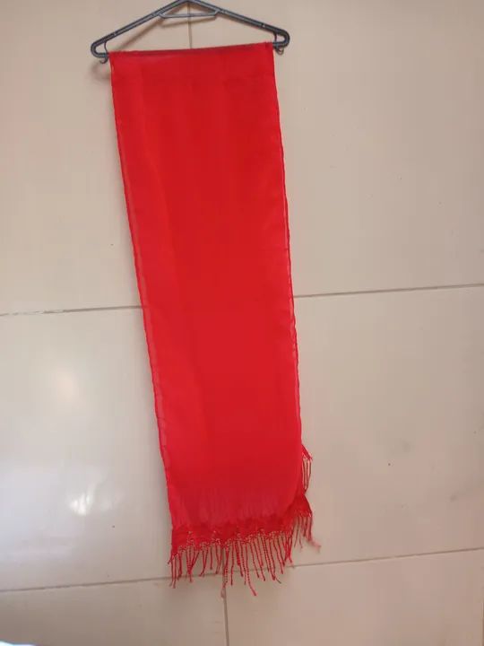 Cachecol vermelho com franjas - Foto 2
