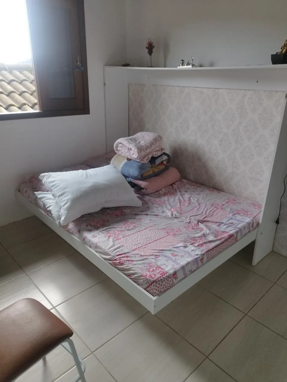 Cama Dobrável Compacta com Cabeceira e Prateleira