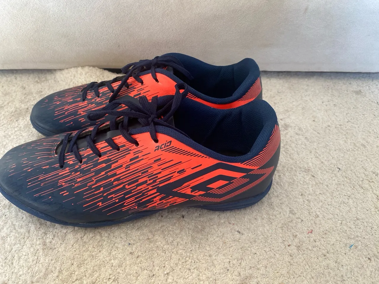 Chuteira Umbro Acis - Perfeita para o seu jogo!