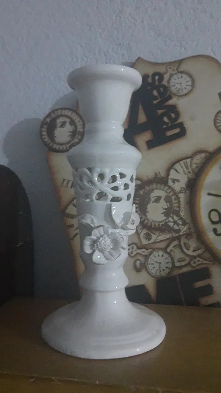 Castiçal de louça antigo