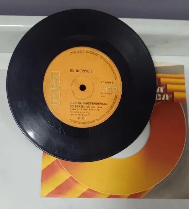 Discos Compactos Vinil - Pra Frente Brasil e Os Incriveis - Raridades - Para Colecionador - Foto 4