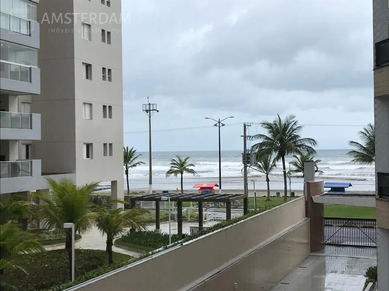 Locação Anual Frente ao Mar em Bertioga, Com 3 dormitórios, 2 vagas de garagem