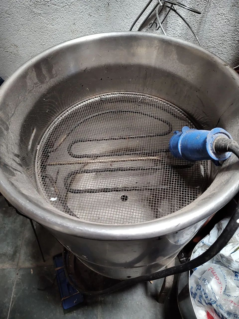 Fritadeira elétrica 23L, água e óleo , marca Metvisa 