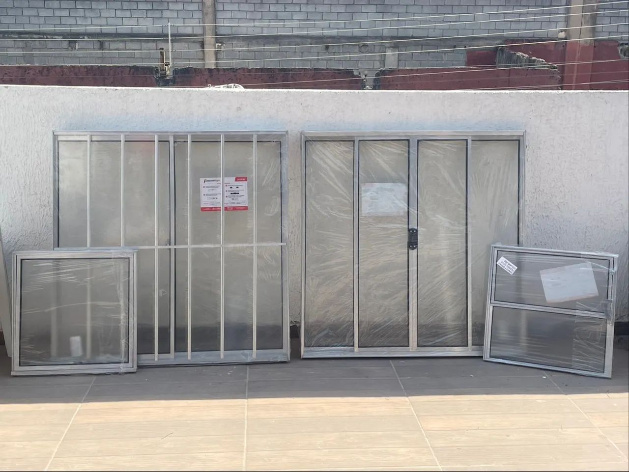 Janela de Alumínio reforçado com Vidro - Novas /  entregamos a domicílio - a partir de 178 - Foto 2