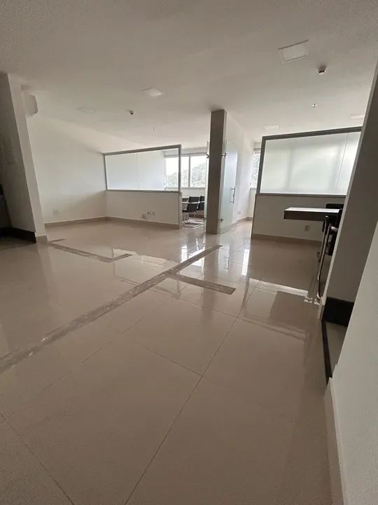 Sala Comercial com 60 m2 na praia da Costa 