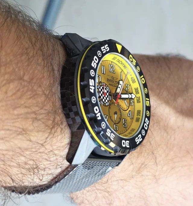 Relógio Invicta Racing Preto e Amarelo Mesh zerado no plástico