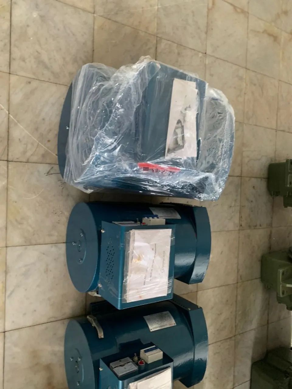 GERADOR (ALTERNADOR) ASSINCRONO TRIFÁSICO DE 25KVA64289079867265124