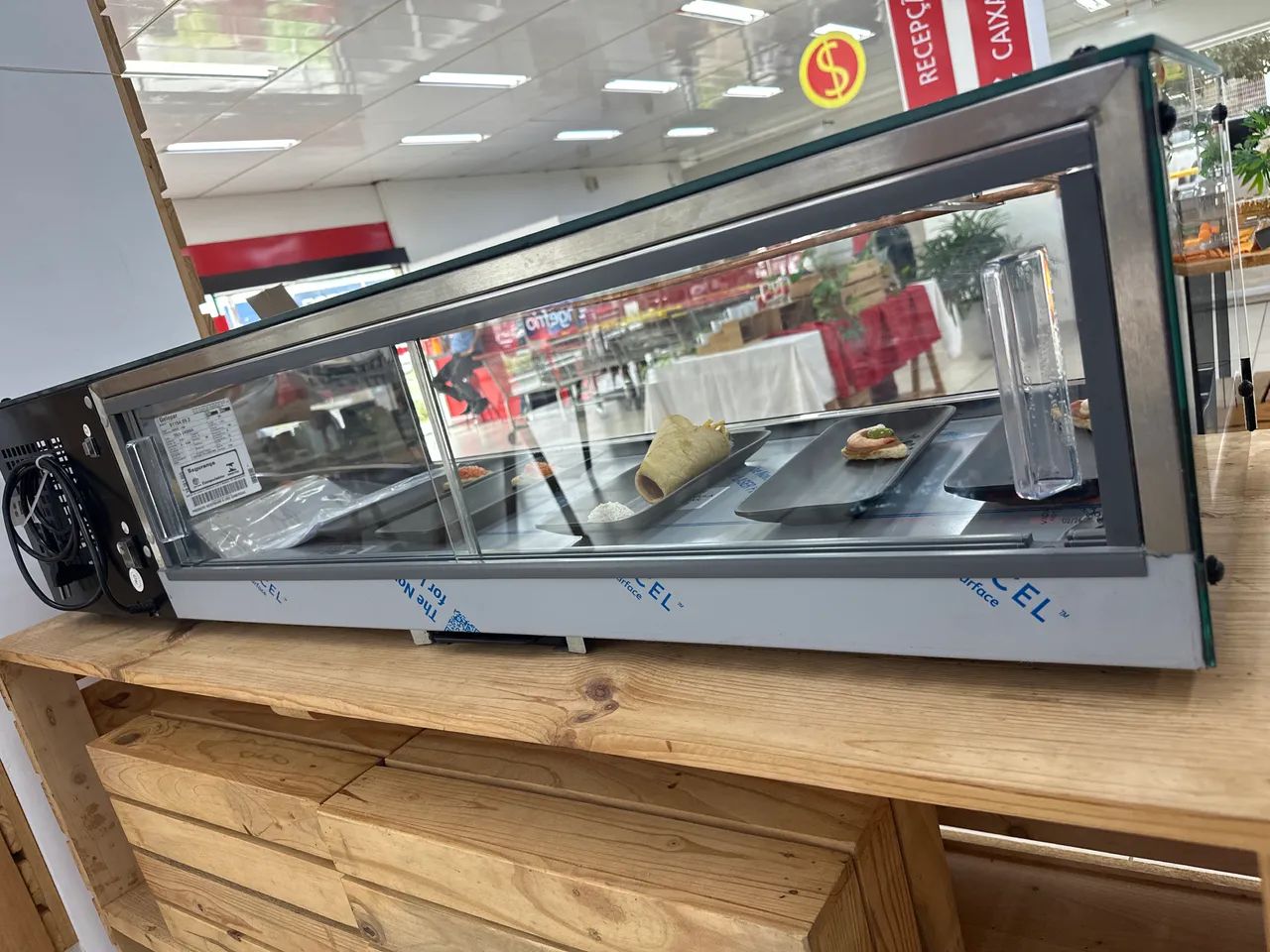 Vitrine refrigerada Gelopar 1,39cm R$6.176,00 - Foto 3