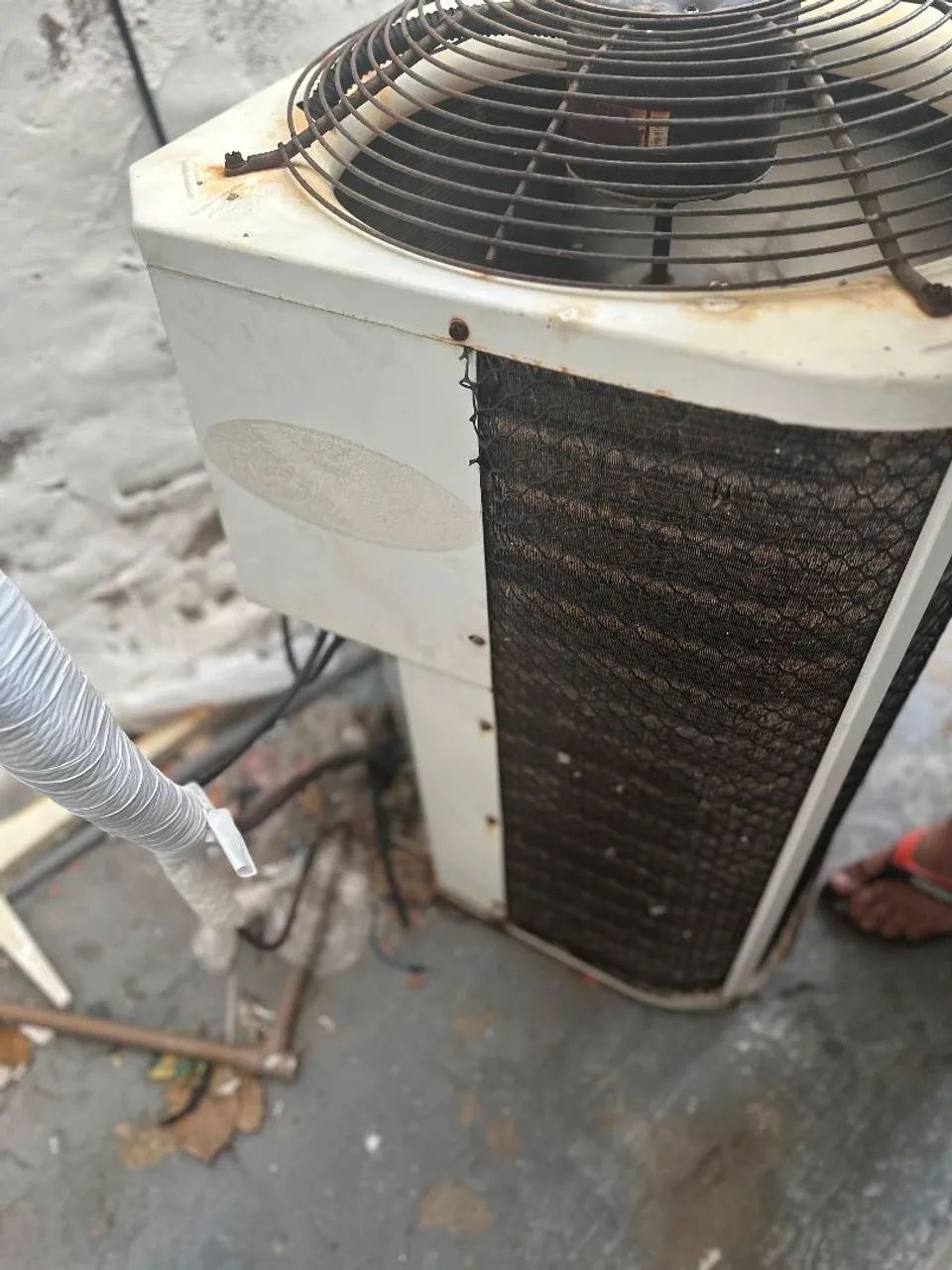 Eu tenho um ar condicionado de 36.000 BTUs na Courier - Foto 2