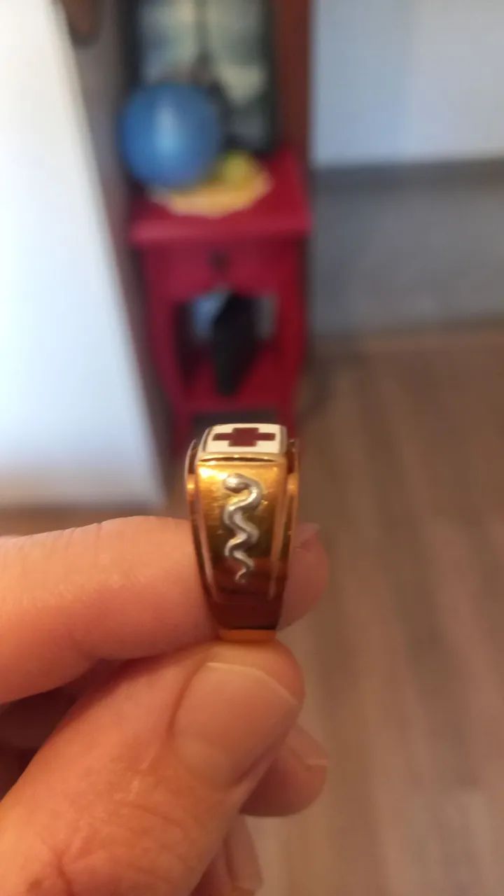 ANEL DE FORMATURA EM OURO 18K MACIÇO 