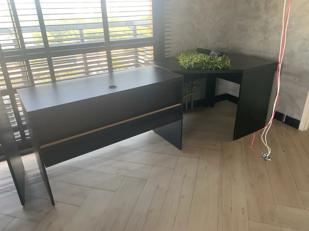 Mesa de Escritório . r$ 200 cada uma 