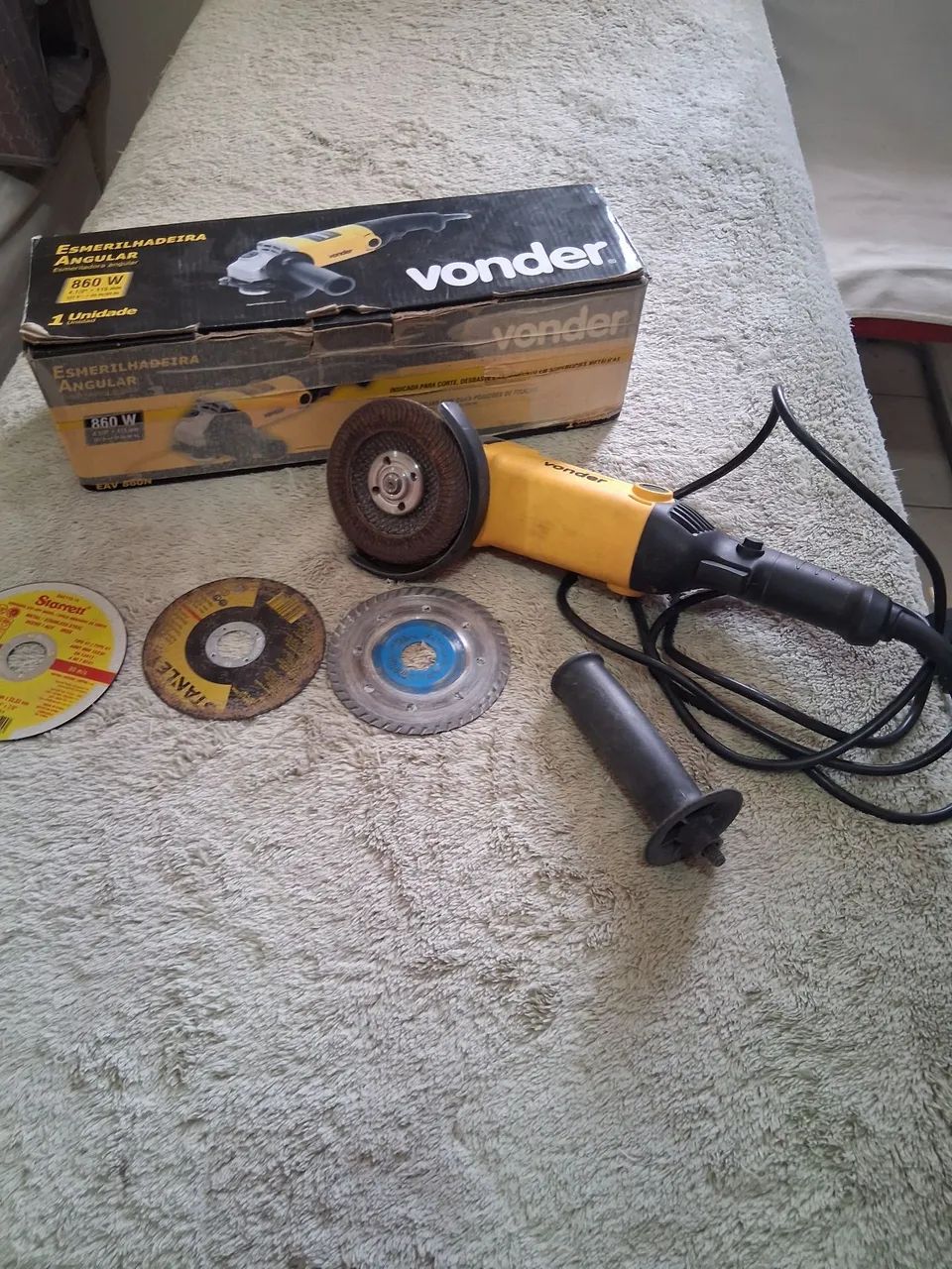 Vendo Esmerilhadeira Angular Vonder 860 w - Foto 5